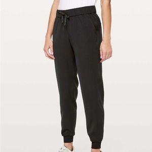 Lululemon on the fly joggers